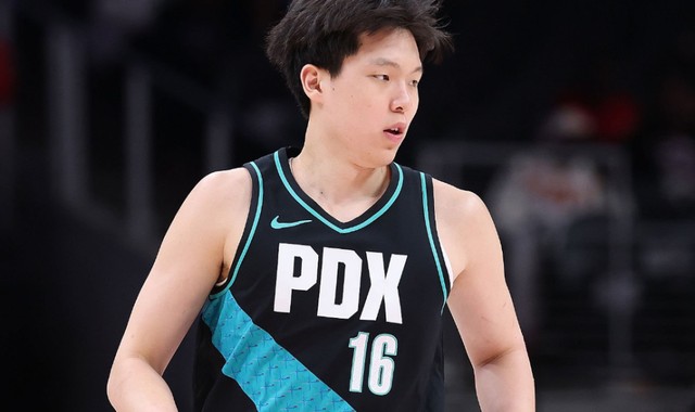 开云-开拓者官方闹乌龙！把杨瀚森误写为双向合同 球迷热议交易可能性