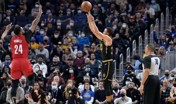 开云-单场16个三分库里也做不到，但距离纪录更近了