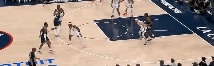 轻轻松松！亚历山大三分投进拿20分，已经连续140场拿到20+