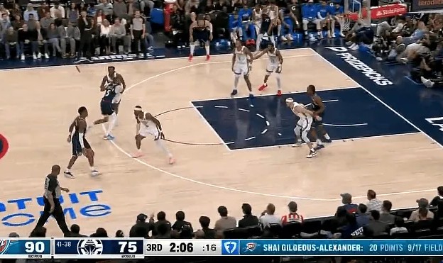 轻轻松松！亚历山大三分投进拿20分，已经连续140场拿到20+