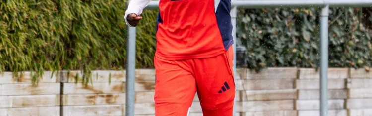 kaiyun-好消息！拜仁官方社媒晒照片，确认戴维斯今日恢复跑步训练