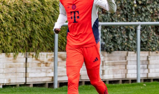 kaiyun-好消息！拜仁官方社媒晒照片，确认戴维斯今日恢复跑步训练